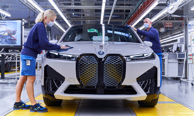 宝马iX正式投产，年内上市引领电气科技新风尚